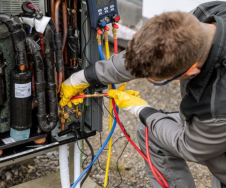 Easy to carry out of maintenance work on heat pumps